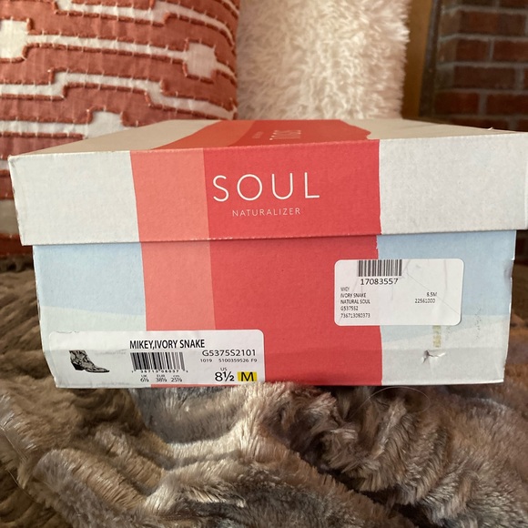 Soul Naturalizer snake skin booties - New In Box - size 8.5 - Picture 4 of 4